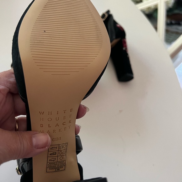 White House Black Market embroidered heels size 6.5 M - Picture 6 of 6